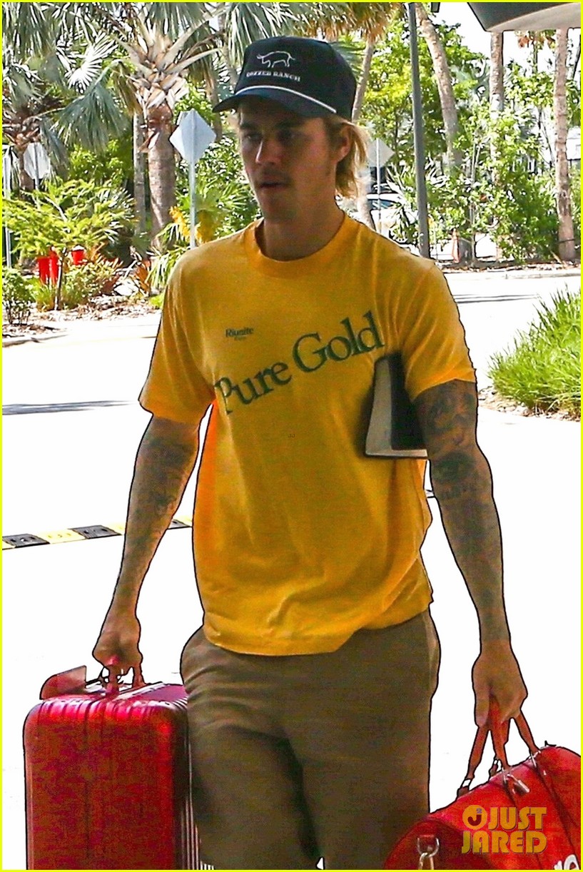 Justin Bieber & Hailey Baldwin Hop a Flight Out of Miami Together!