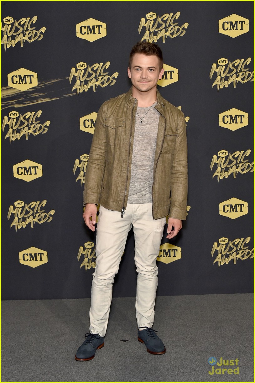 Lauren Alaina Brings Boyfriend Alex Hopkins To CMT Music Awards 2018