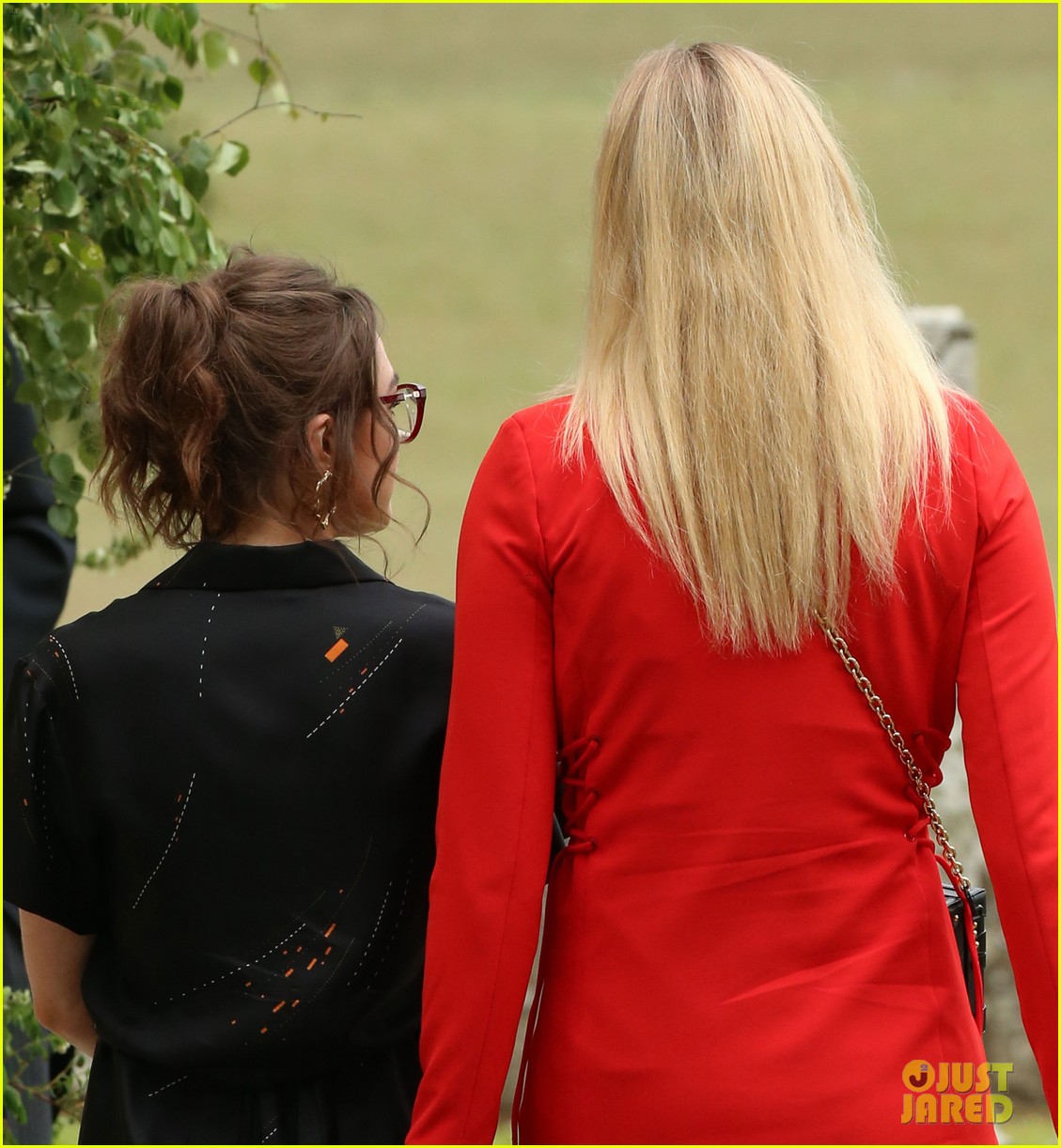 Game of Thrones' Sophie Turner & Maisie Williams Reunite at Co-Stars' Wedding!