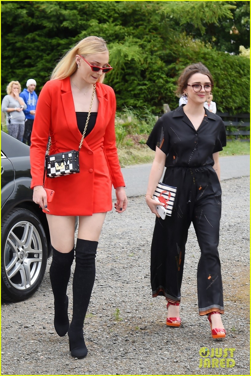 Game of Thrones' Sophie Turner & Maisie Williams Reunite at Co-Stars' Wedding!