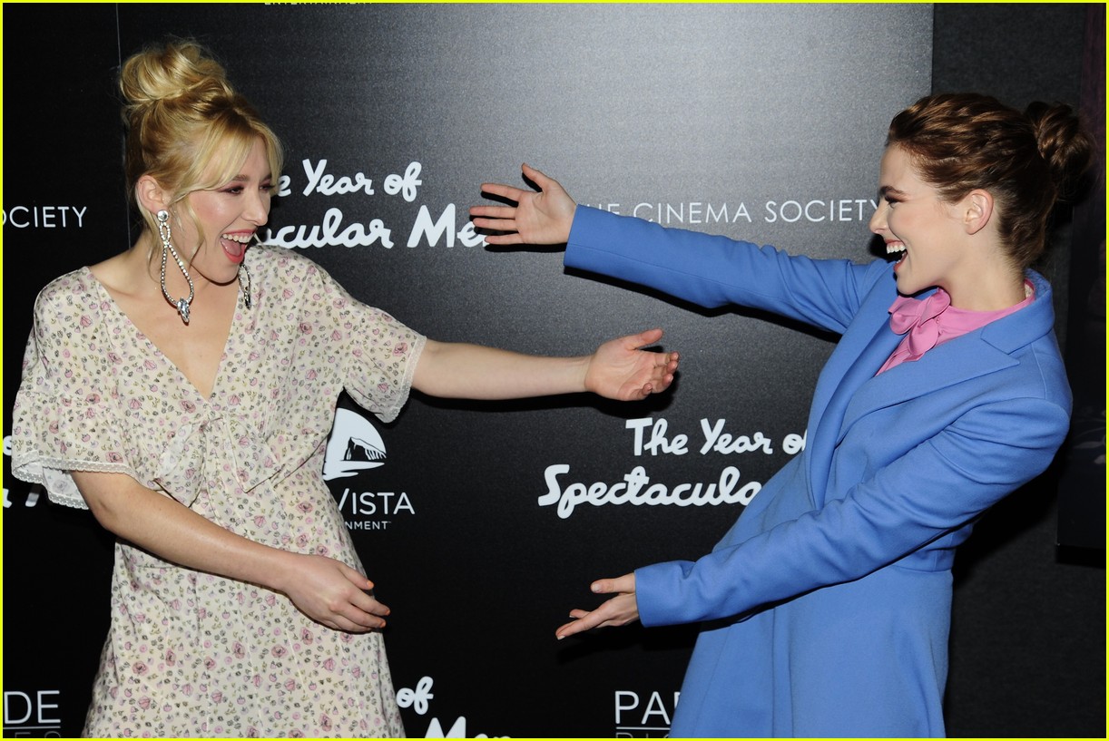 Zoey & Madelyn Deutch Make 'The Year of Spectacular Men' Premiere in NYC a Family Affair!