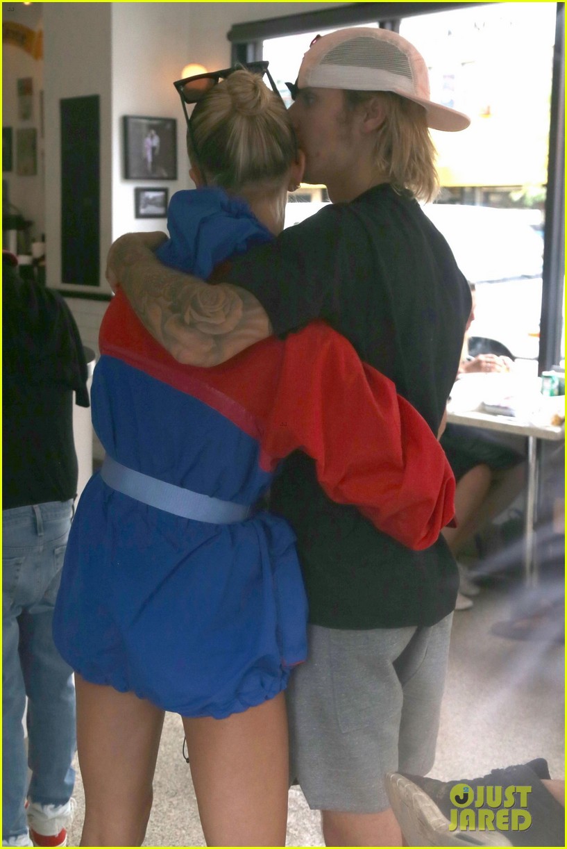Justin Bieber Gives Hailey Baldwin a Sweet Kiss While Waiting for Lunch