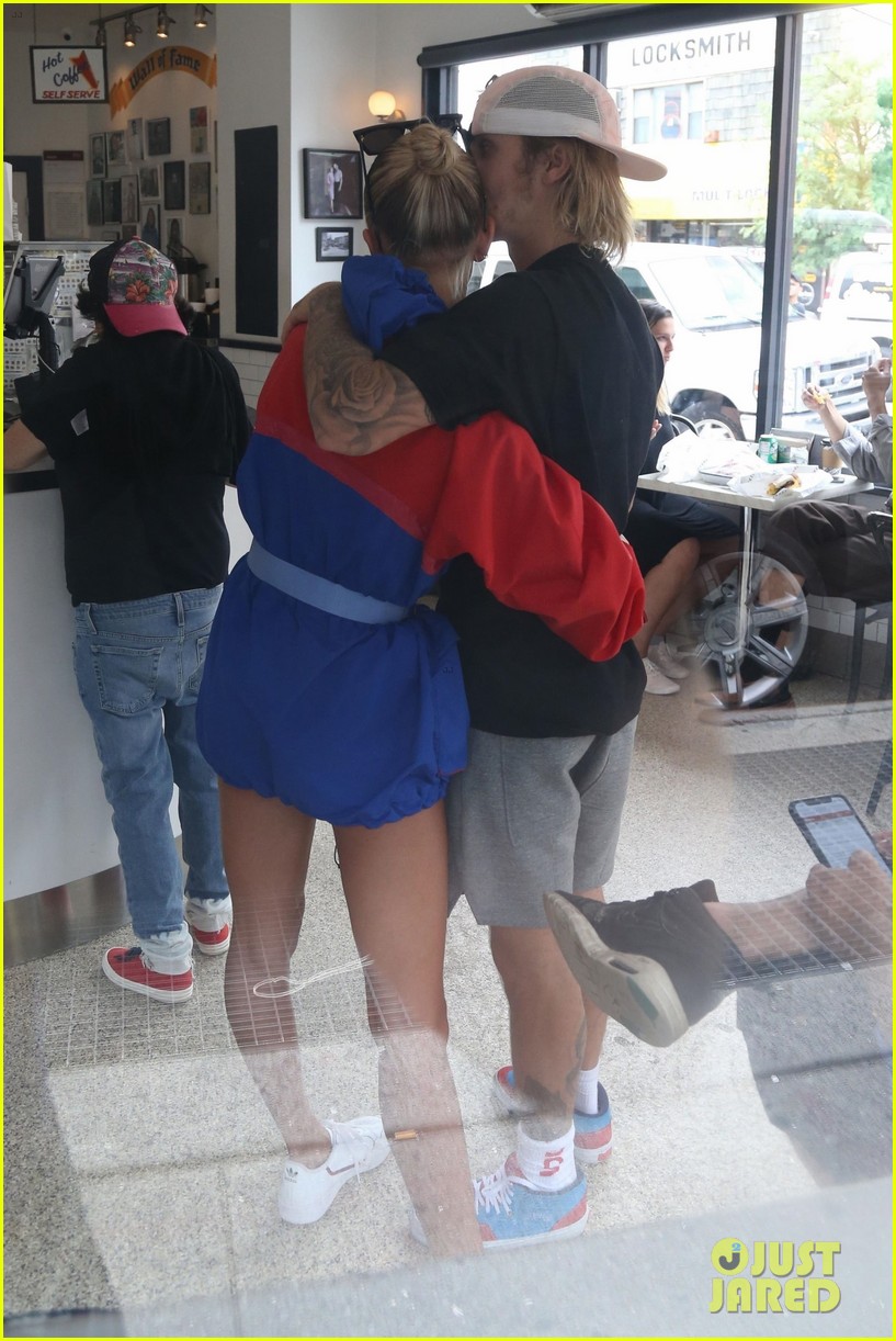 Justin Bieber Gives Hailey Baldwin a Sweet Kiss While Waiting for Lunch