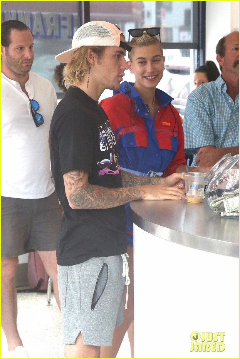Justin Bieber Gives Hailey Baldwin a Sweet Kiss While Waiting for Lunch