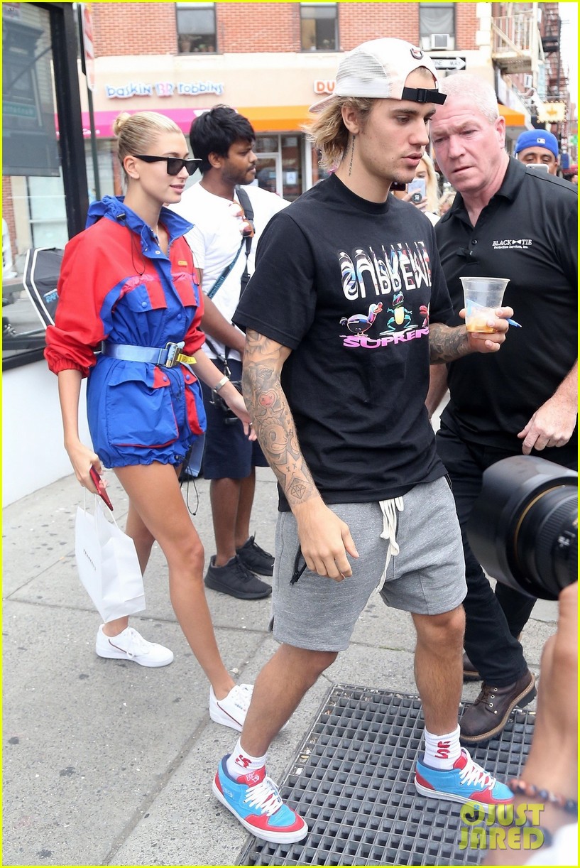Justin Bieber Gives Hailey Baldwin a Sweet Kiss While Waiting for Lunch