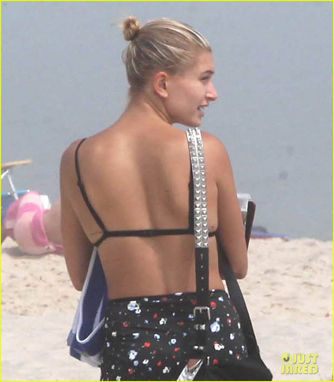 Justin Bieber Hits the Beach in the Hamptons with Hailey Baldwin!