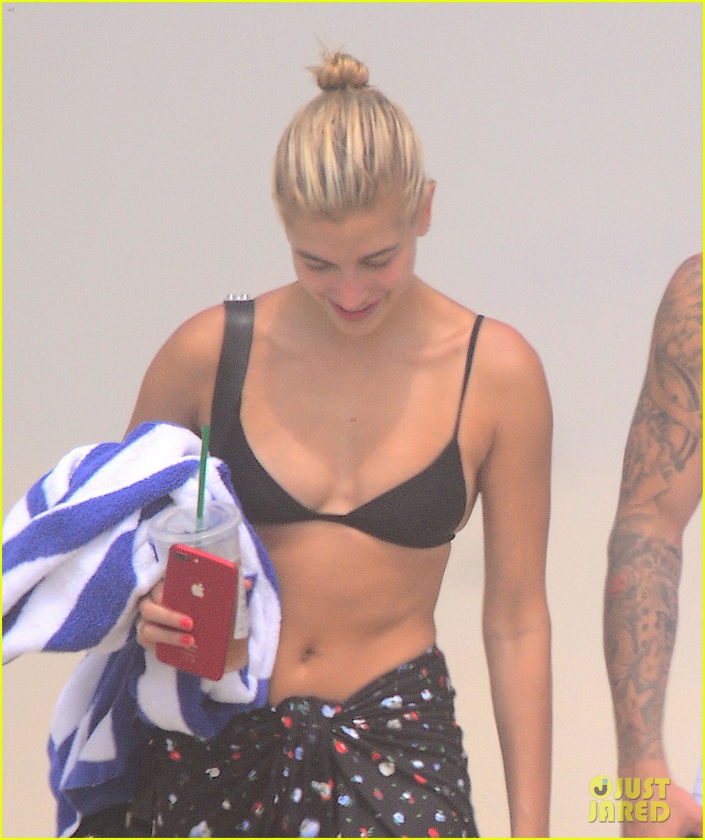 Justin Bieber Hits the Beach in the Hamptons with Hailey Baldwin!