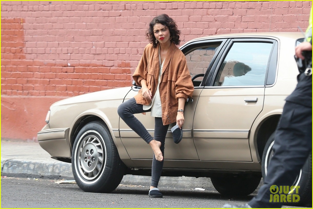 Sarah Hyland Was Surprised to See These Pics So Quickly!