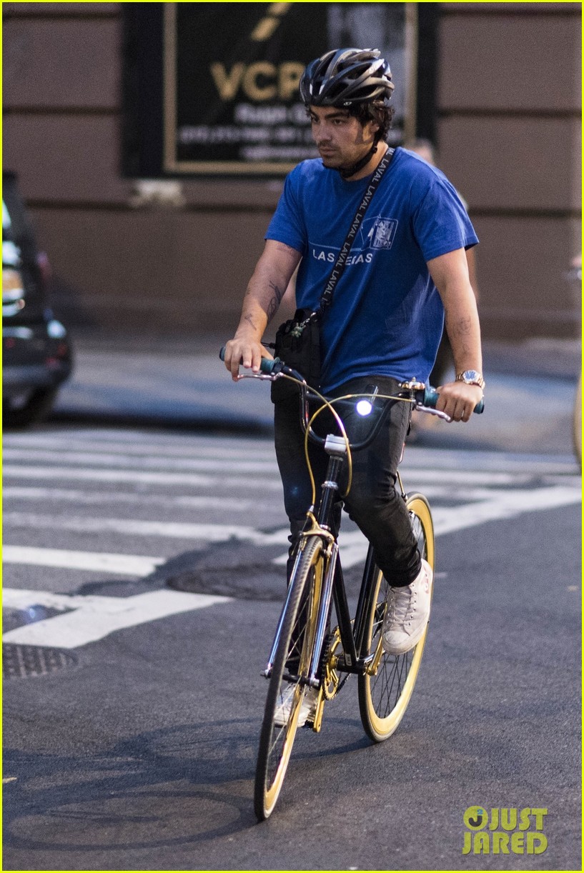 Joe Jonas & Sophie Turner Ride Their Bikes Home After Getting Tattoos!