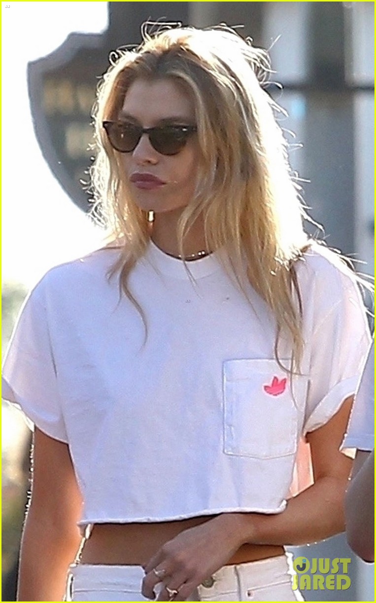 Kristen Stewart & Stella Maxwell Dress In White For Lunch with Friends