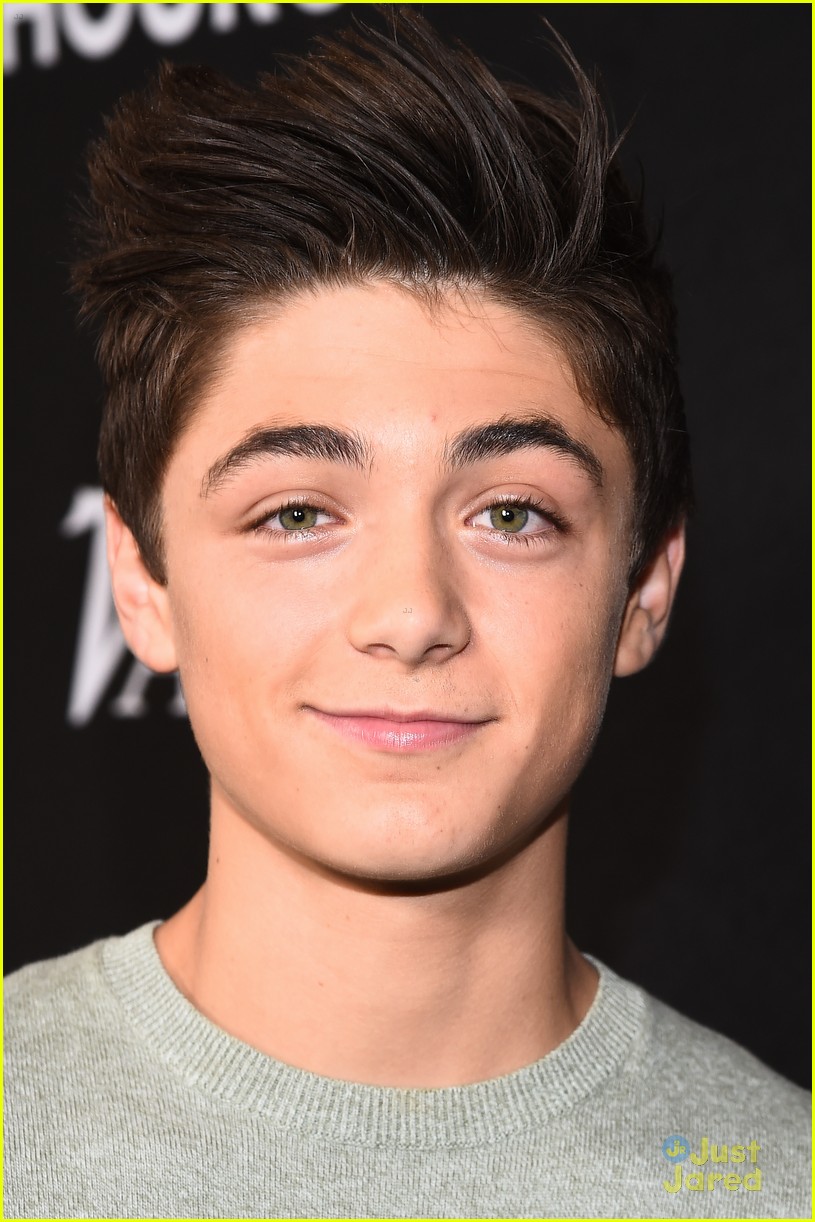 Sofia Wylie Wore The Perfect Knee-High Purple Boots To Variety's Power of Young Hollywood Party