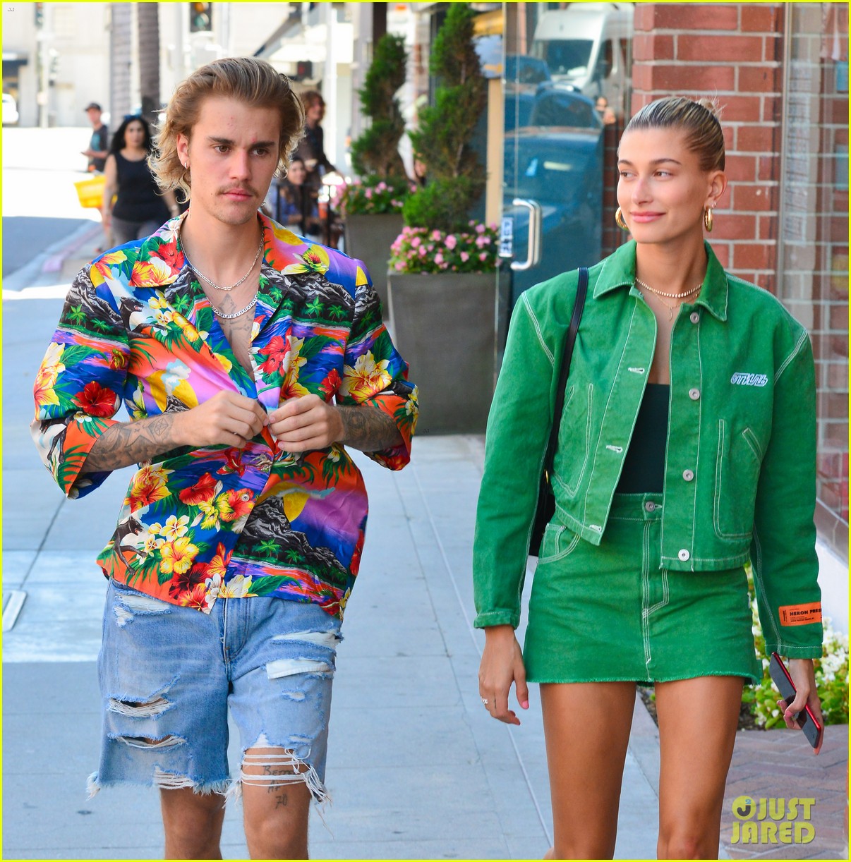 Justin Bieber Steps Out with Fiancee Hailey Baldwin in Beverly Hills!