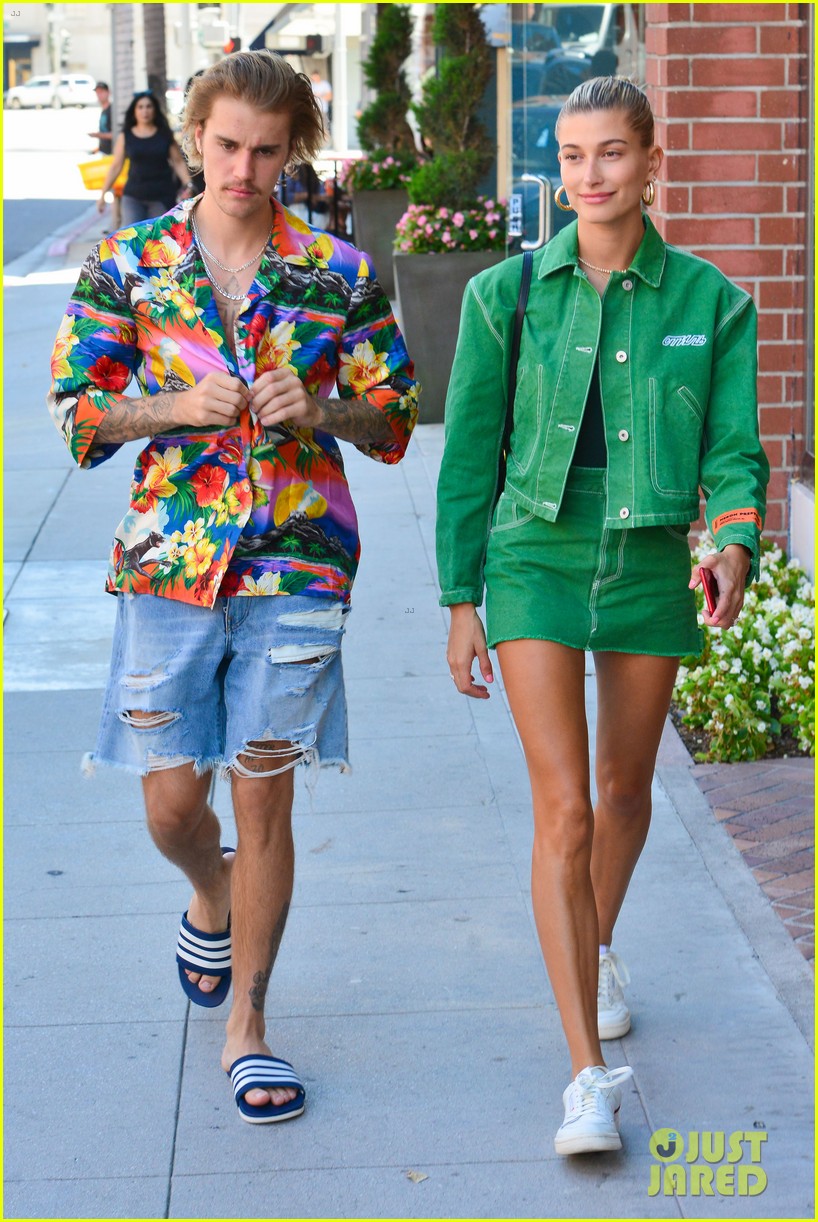 Justin Bieber Steps Out with Fiancee Hailey Baldwin in Beverly Hills!