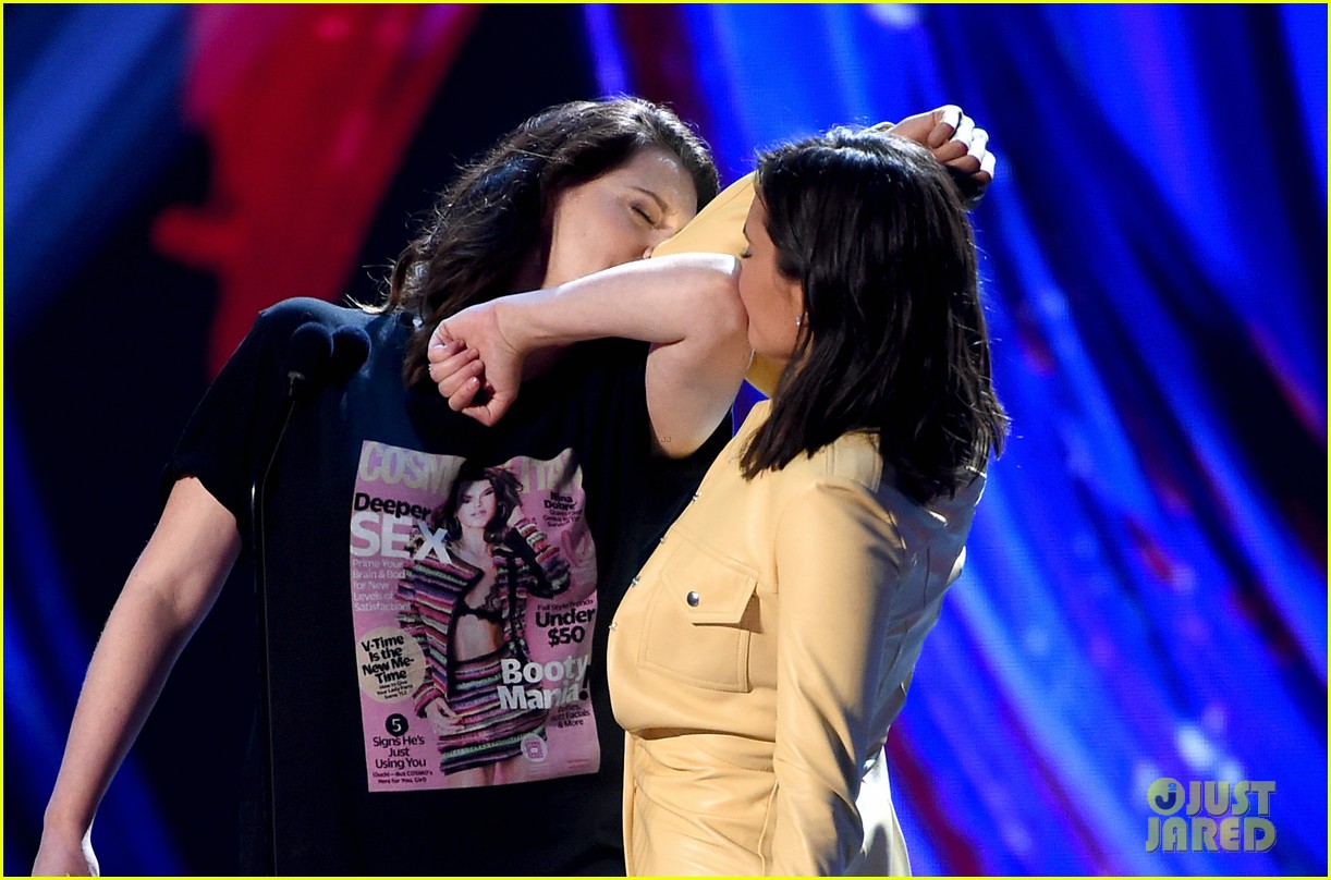 Nina Dobrev Meets Her Biggest Fan at Teen Choice Awards 2018!