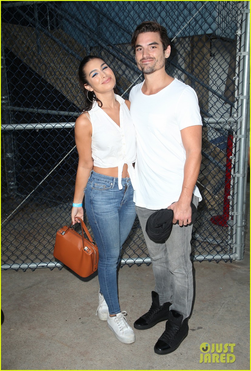 Sarah Hyland & Wells Adams Play Ping Pong for a Good Cause!