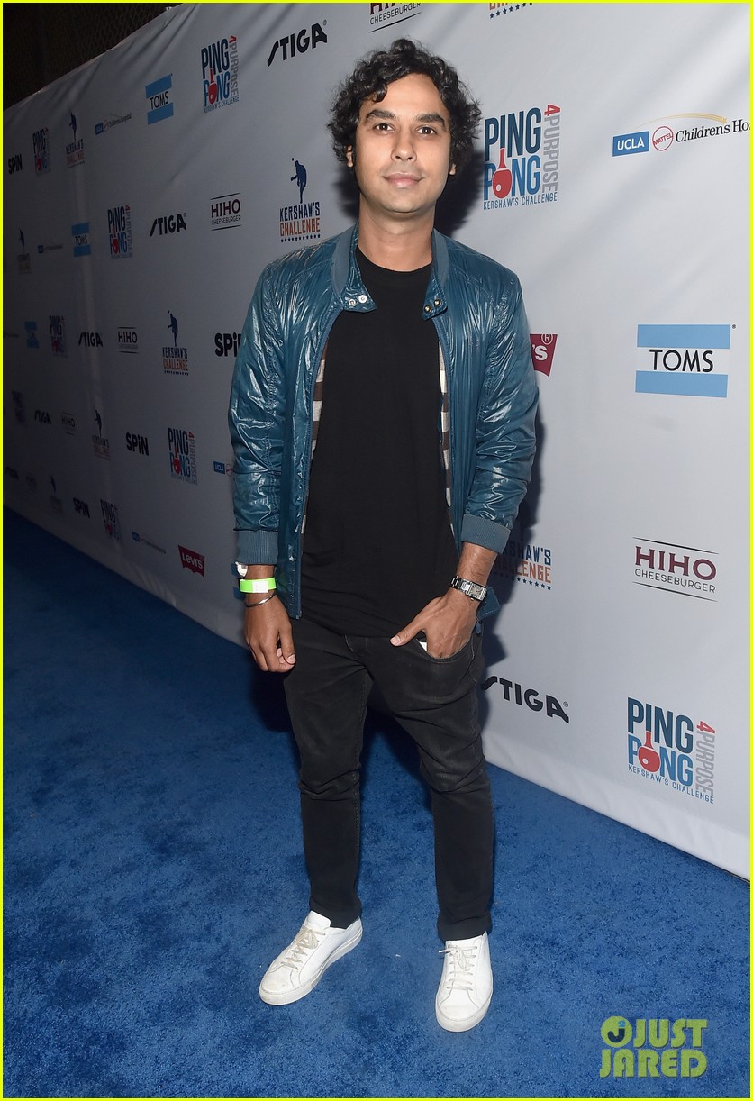 Sarah Hyland & Wells Adams Play Ping Pong for a Good Cause!