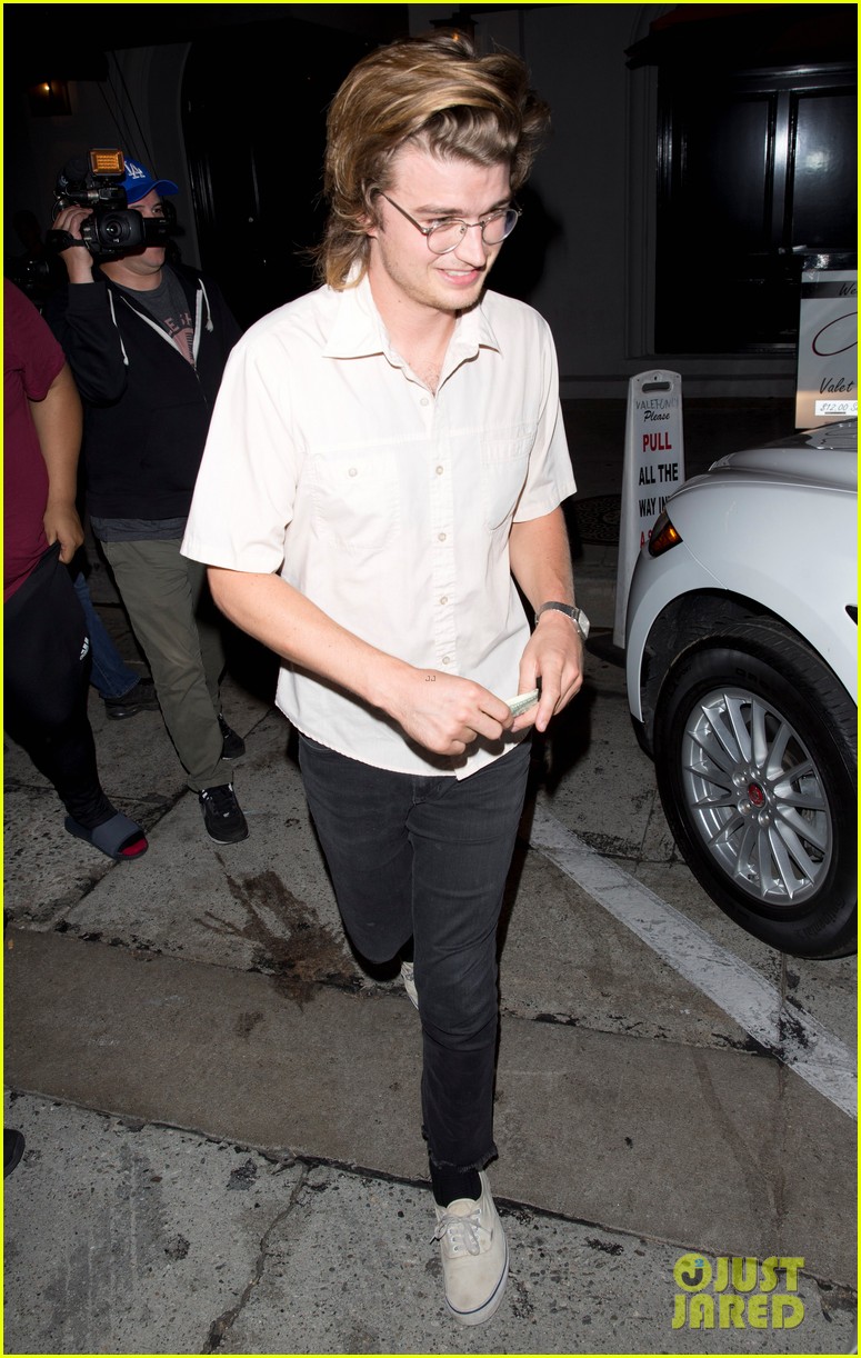 Joe Keery & Maika Monroe Couple Up for Night Out Together!