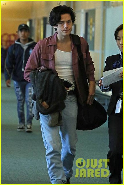 Riverdale's Cole Sprouse & KJ Apa Catch Their Flight Ahead of Teen Choice Awards 2018!