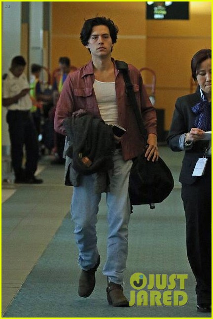 Riverdale's Cole Sprouse & KJ Apa Catch Their Flight Ahead of Teen Choice Awards 2018!