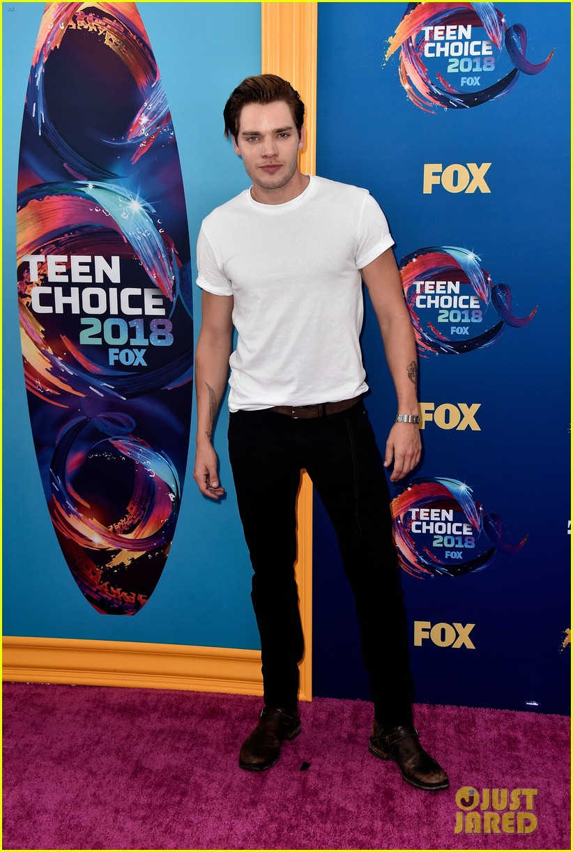 Katherine McNamara, Dominic Sherwood, & 'Shadowhunters' Cast Attend Teen Choice Awards 2018!