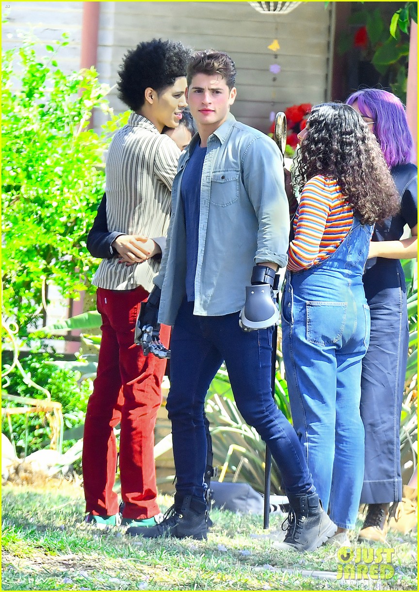 'Runaways' Cast Is Hard at Work on Season 2!