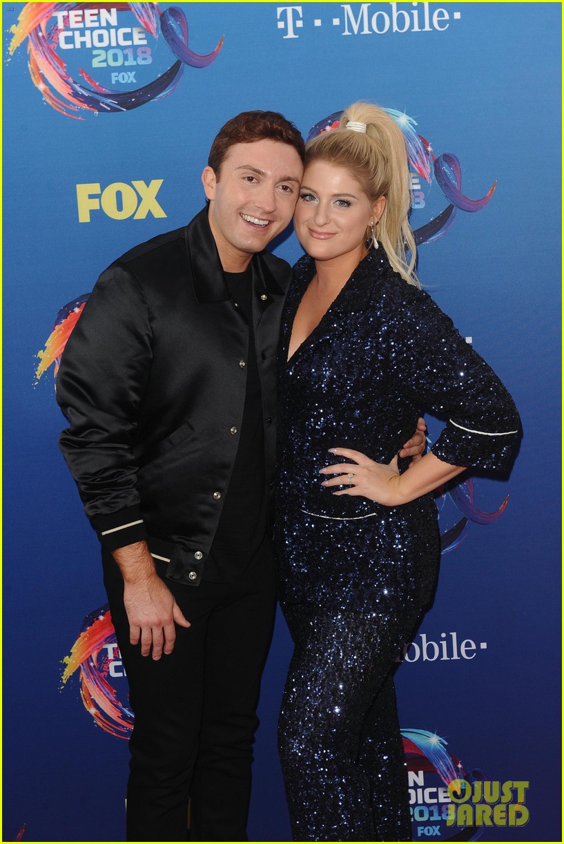 Meghan Trainor Gets Daryl Sabara's Support at Teen Choice Awards 2018!