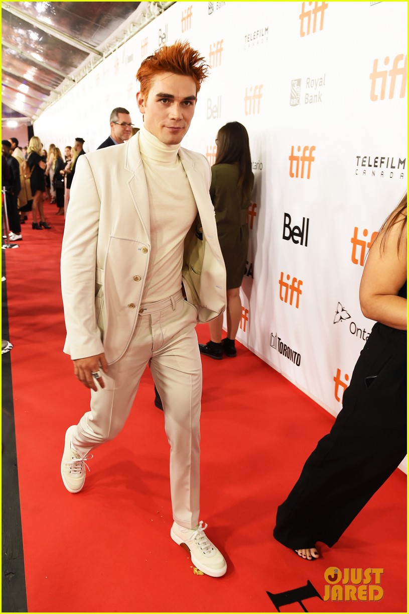 Amandla Stenberg, KJ Apa, & Sabrina Carpenter Attend 'Hate U Give' Premiere at TIFF!