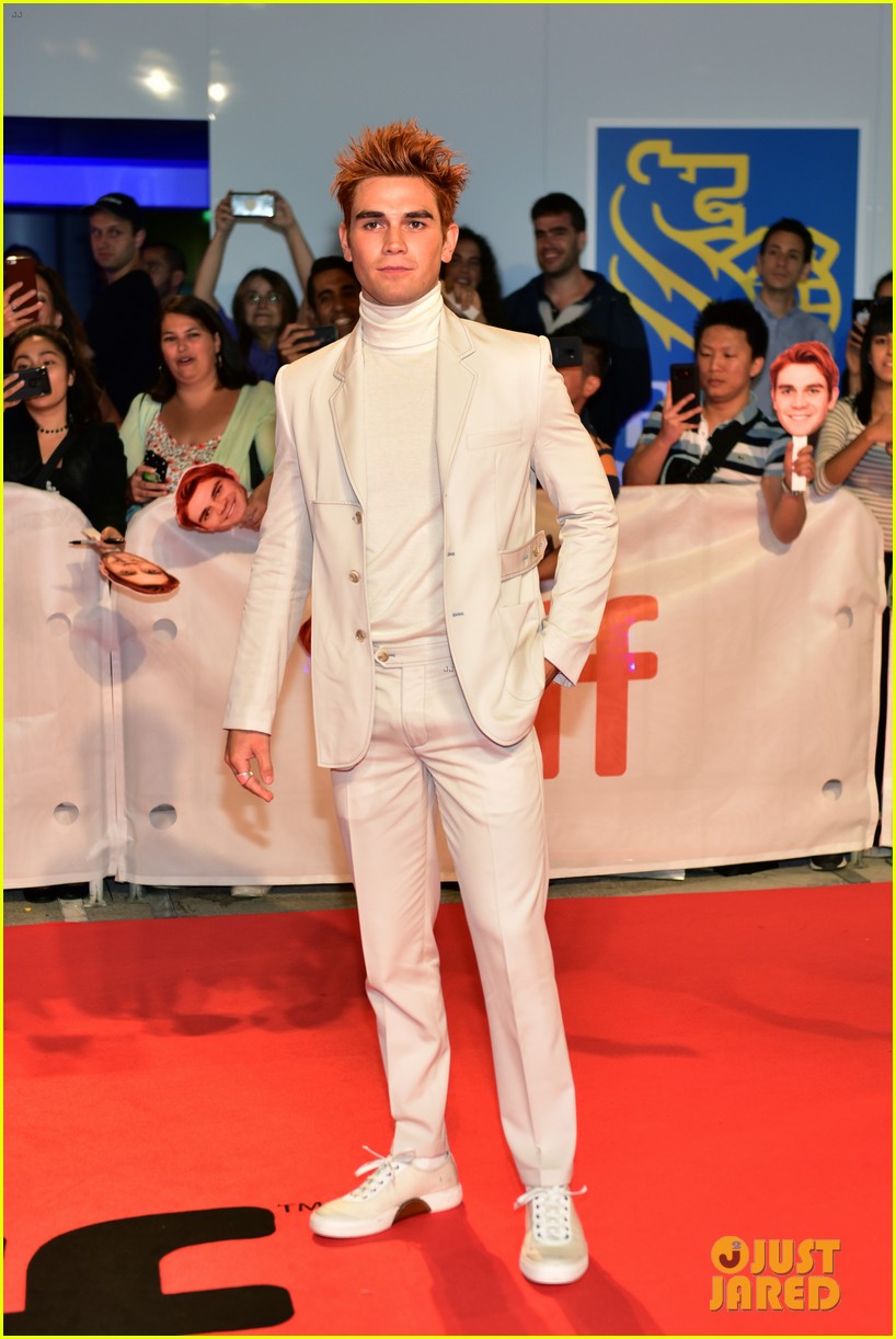 Amandla Stenberg, KJ Apa, & Sabrina Carpenter Attend 'Hate U Give' Premiere at TIFF!
