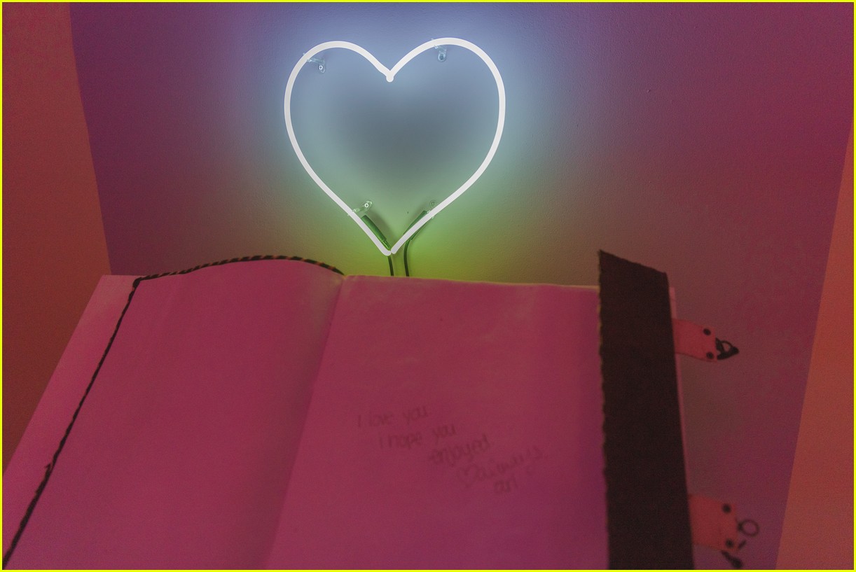 Ariana Grande Brings 'Sweetener' Album to Life With Spotify Pop-Up Experience