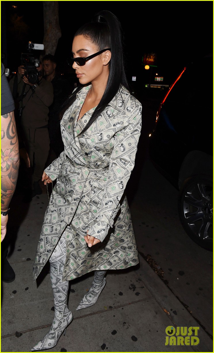 Kylie Jenner's Lipstick-Shaped Clutch is So Cute - See the Pics!