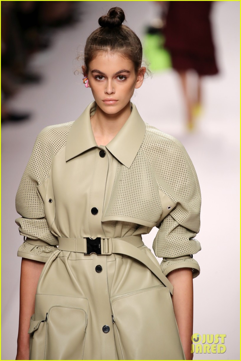 Kendall Jenner, Kaia Gerber & Gigi Hadid Look Fierce at the Fendi Show in Milan!