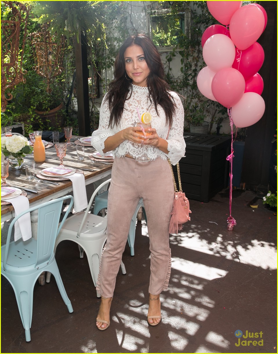 Maddie Ziegler, Nia Sioux, Ally Maki & More Celebrate Jonathan Bennett's New Cookbook