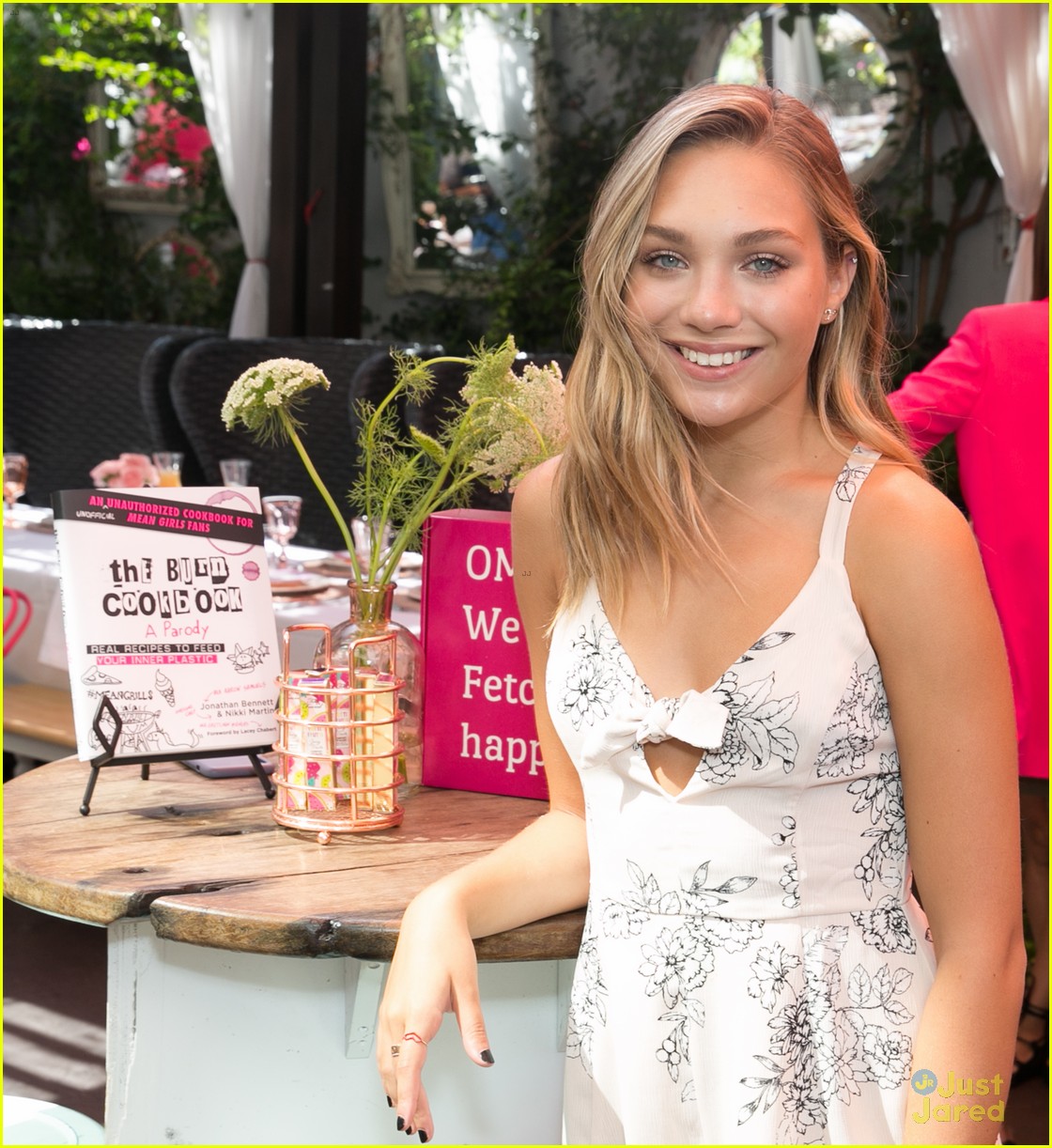 Maddie Ziegler, Nia Sioux, Ally Maki & More Celebrate Jonathan Bennett's New Cookbook