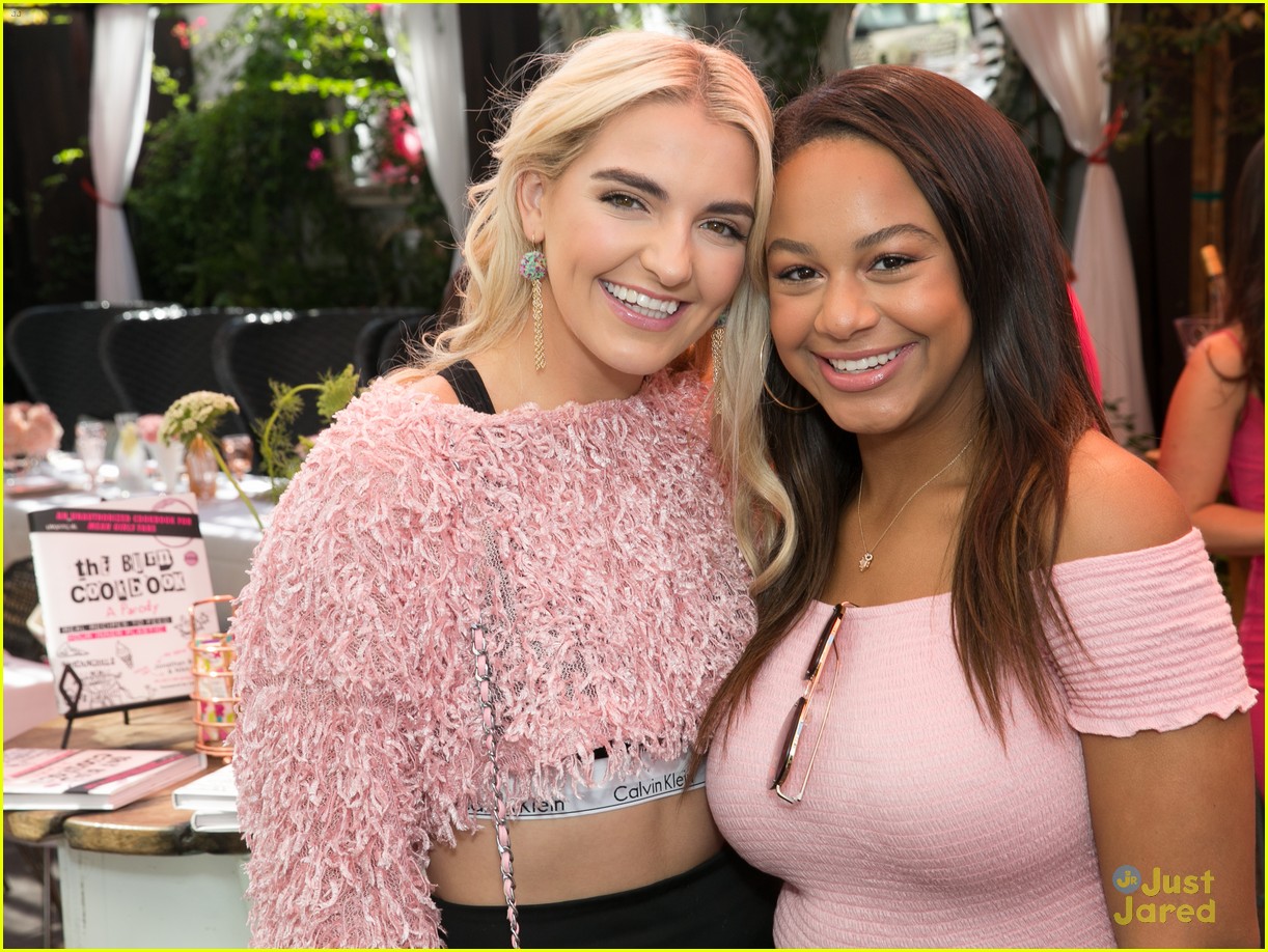 Maddie Ziegler, Nia Sioux, Ally Maki & More Celebrate Jonathan Bennett's New Cookbook