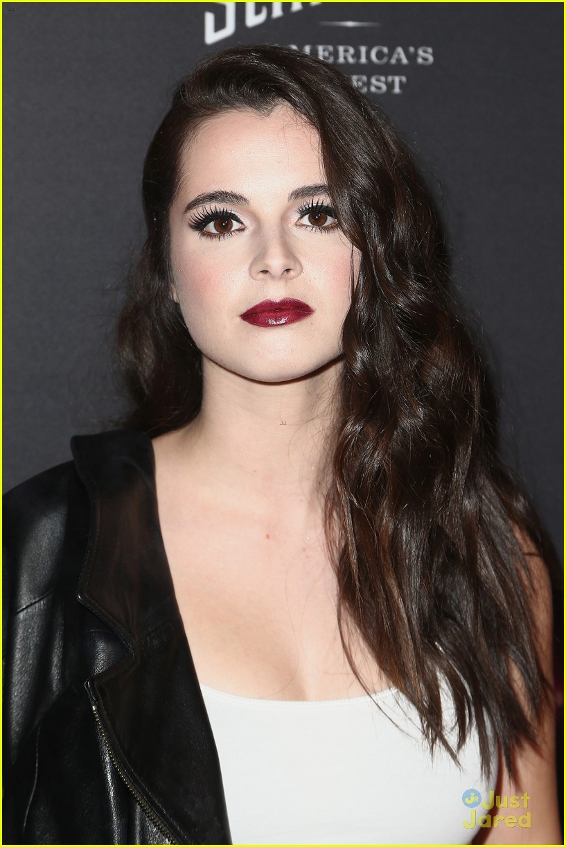 Vanessa Marano Stuns in Black Suit & Silver Heels at 'Cruise' Premiere with Sister Laura