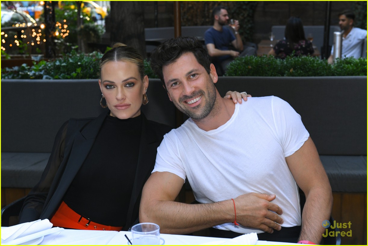 Peta Murgatroyd & Maksim Chmerkovskiy Make Stylish Couple at NYFW Dinner