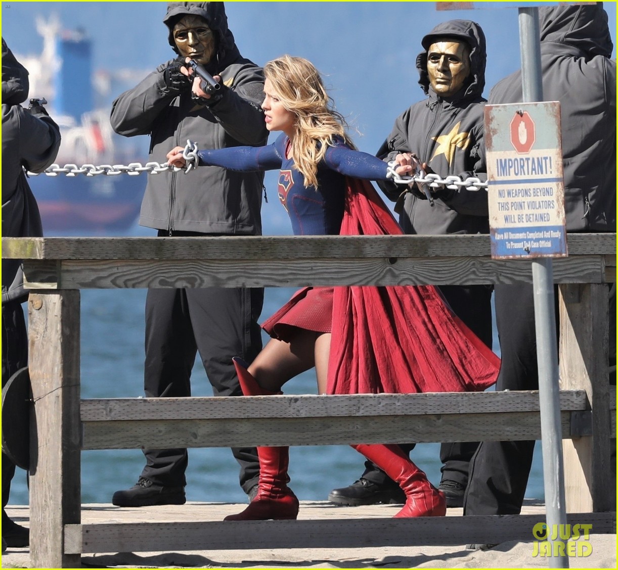 Melissa Benoist Gets Caught In Chains While Filming 'Supergirl' Scenes