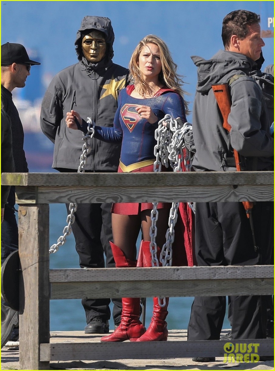 Melissa Benoist Gets Caught In Chains While Filming 'Supergirl' Scenes