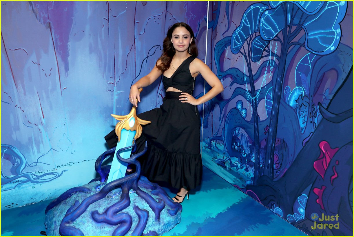 Aimee Carrero, Karen Fukuhara & Marcus Scribner Premiere First 'She-Ra' Trailer at New York Comic Con 2018 - Watch!