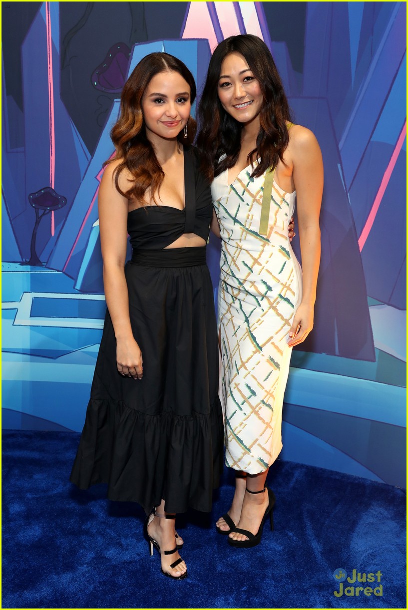 Aimee Carrero, Karen Fukuhara & Marcus Scribner Premiere First 'She-Ra' Trailer at New York Comic Con 2018 - Watch!
