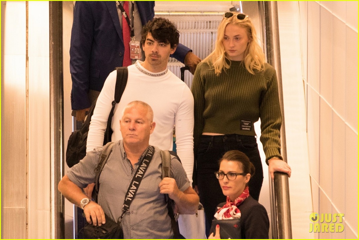 Sophie Turner & Joe Jonas Are So Stylish in Paris!