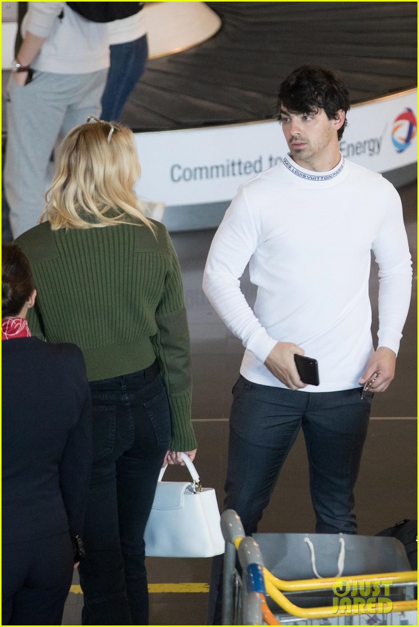 Sophie Turner & Joe Jonas Are So Stylish in Paris!