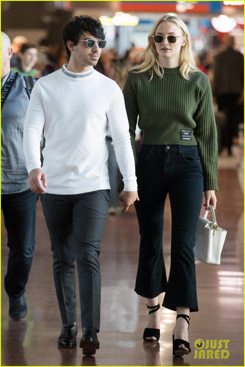 Sophie Turner & Joe Jonas Are So Stylish in Paris!