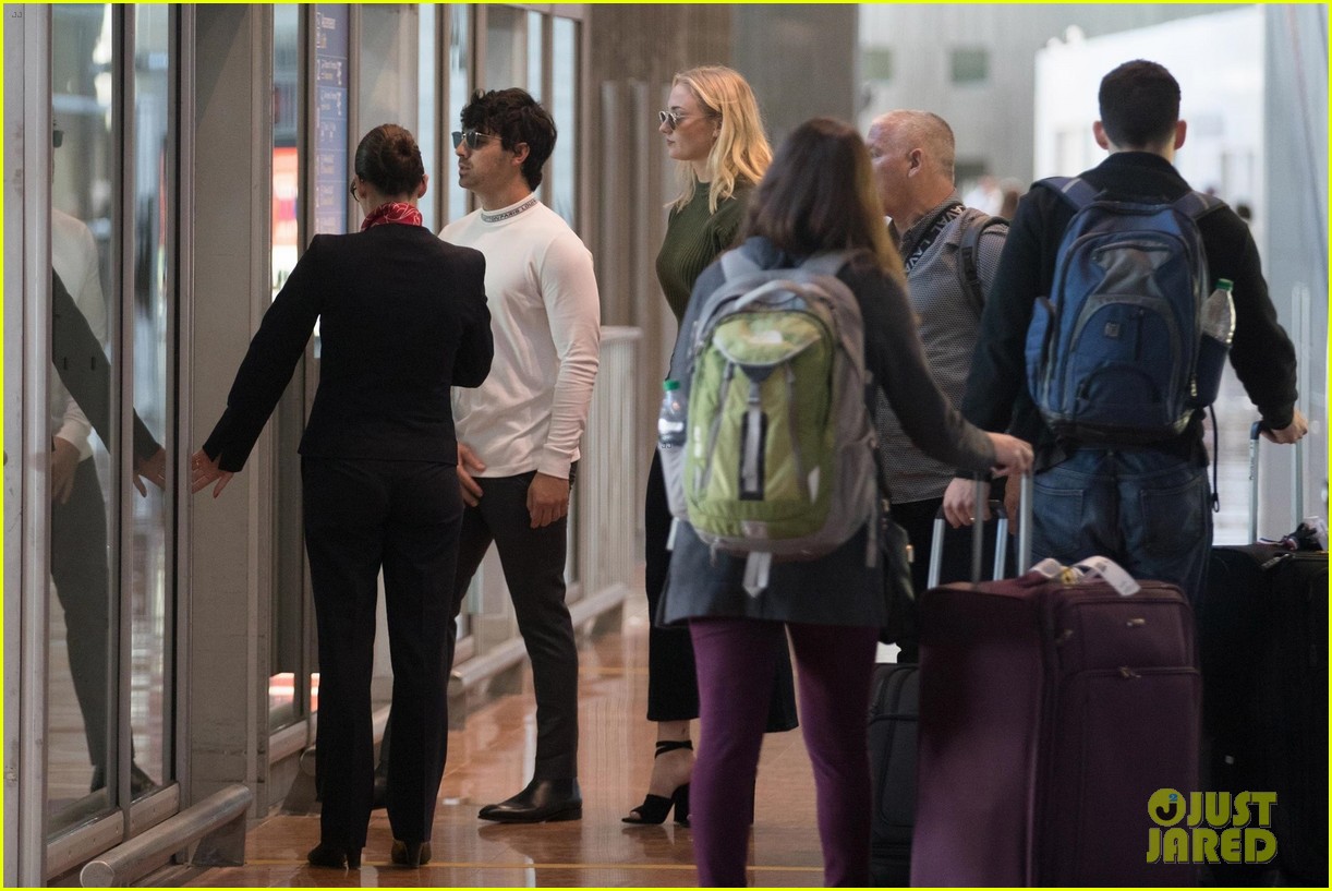 Sophie Turner & Joe Jonas Are So Stylish in Paris!