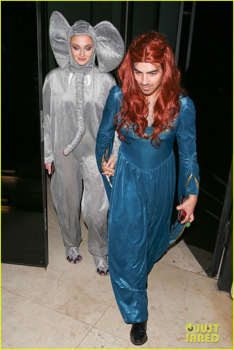 Joe Jonas Pays Homage to Sophie Turner's Sansa Stark on Halloween!