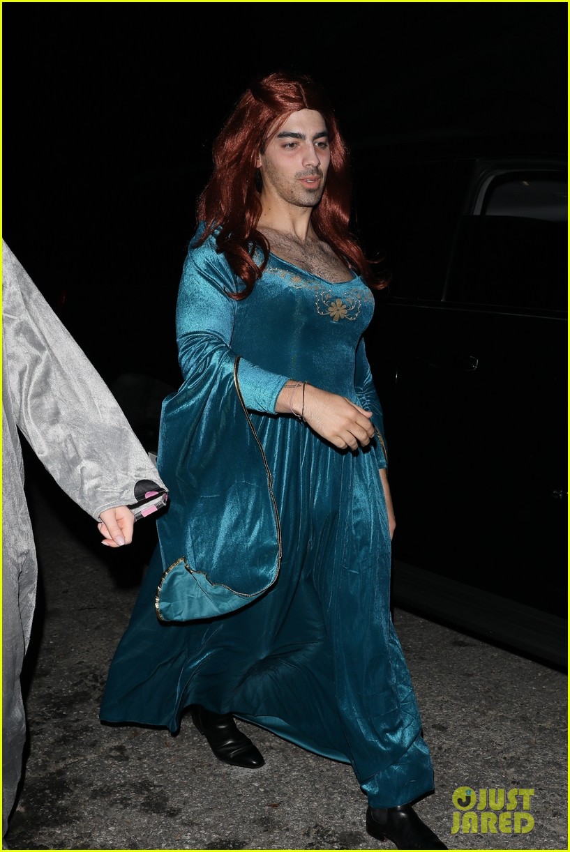 Joe Jonas Pays Homage to Sophie Turner's Sansa Stark on Halloween!