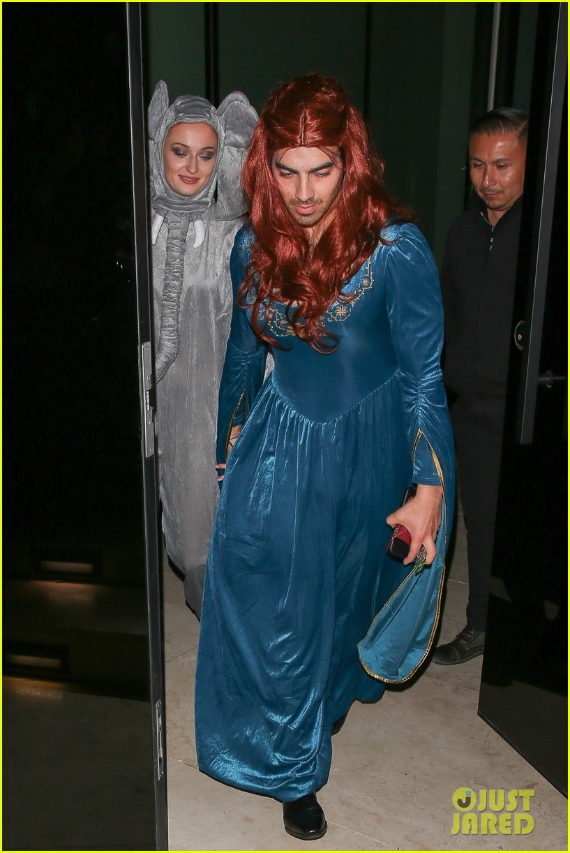Joe Jonas Pays Homage to Sophie Turner's Sansa Stark on Halloween!