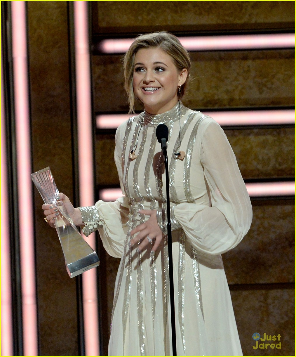 Kelsea Ballerini Joins Danielle Bradbery & Tori Kelly at CMT Artists of the Year 2018