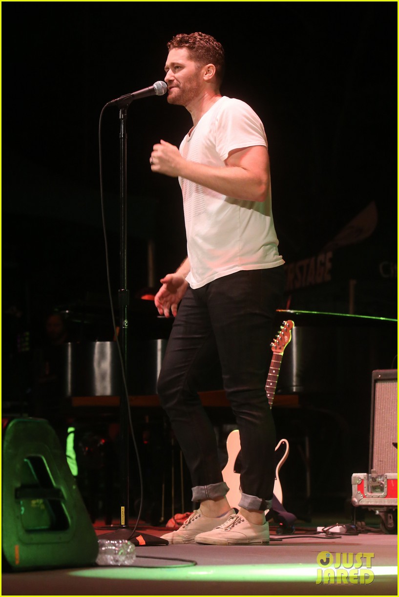 Nick Jonas & Darren Criss Do a Surprise Duet Together During Elsie Fest 2018!