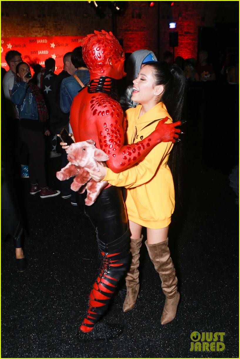 Jenna Ortega & Asher Angel Transform Into Ariana & Pete for JJ Halloween Party!